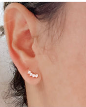 Load image into Gallery viewer, Mini Bar  Stud Earring
