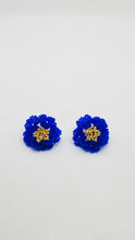 Load image into Gallery viewer, Enilda Flower Earrings
