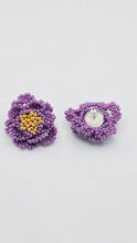 Load image into Gallery viewer, Enilda Flower Earrings
